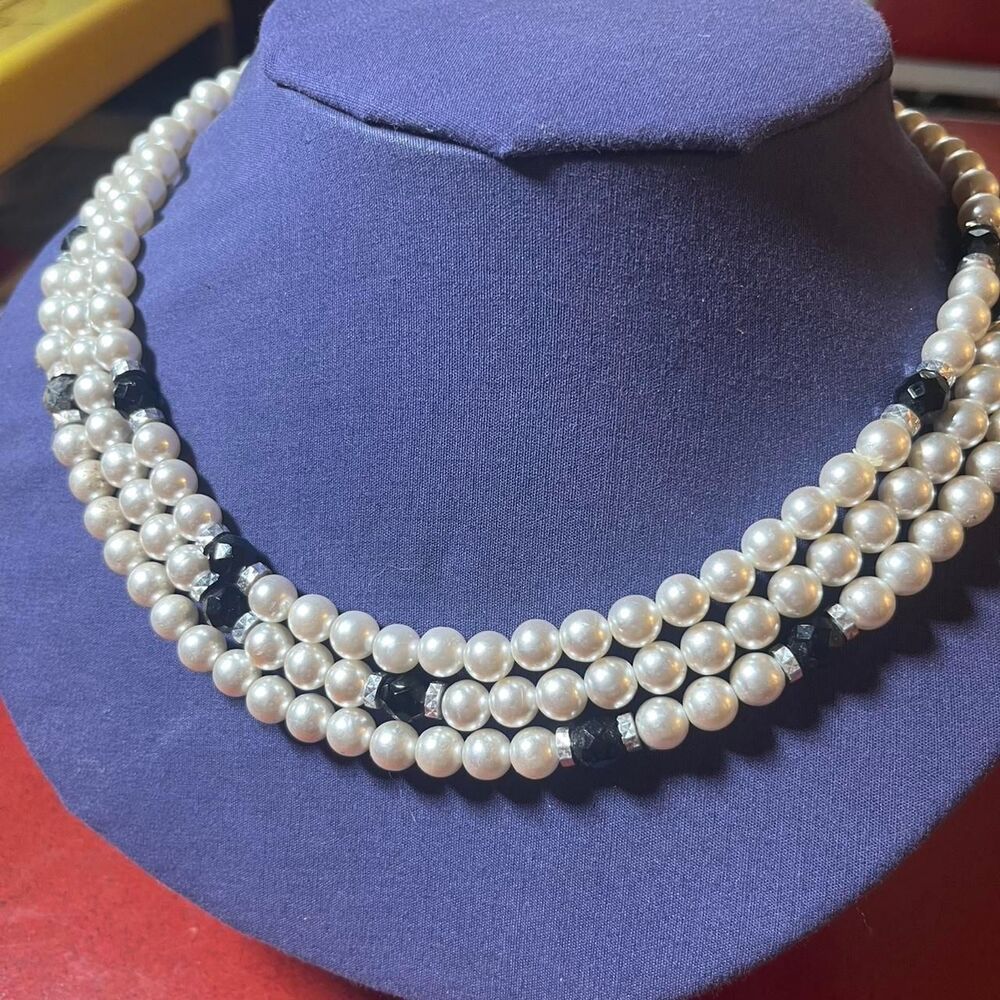 Unbranded Women's White and Black Jewellery